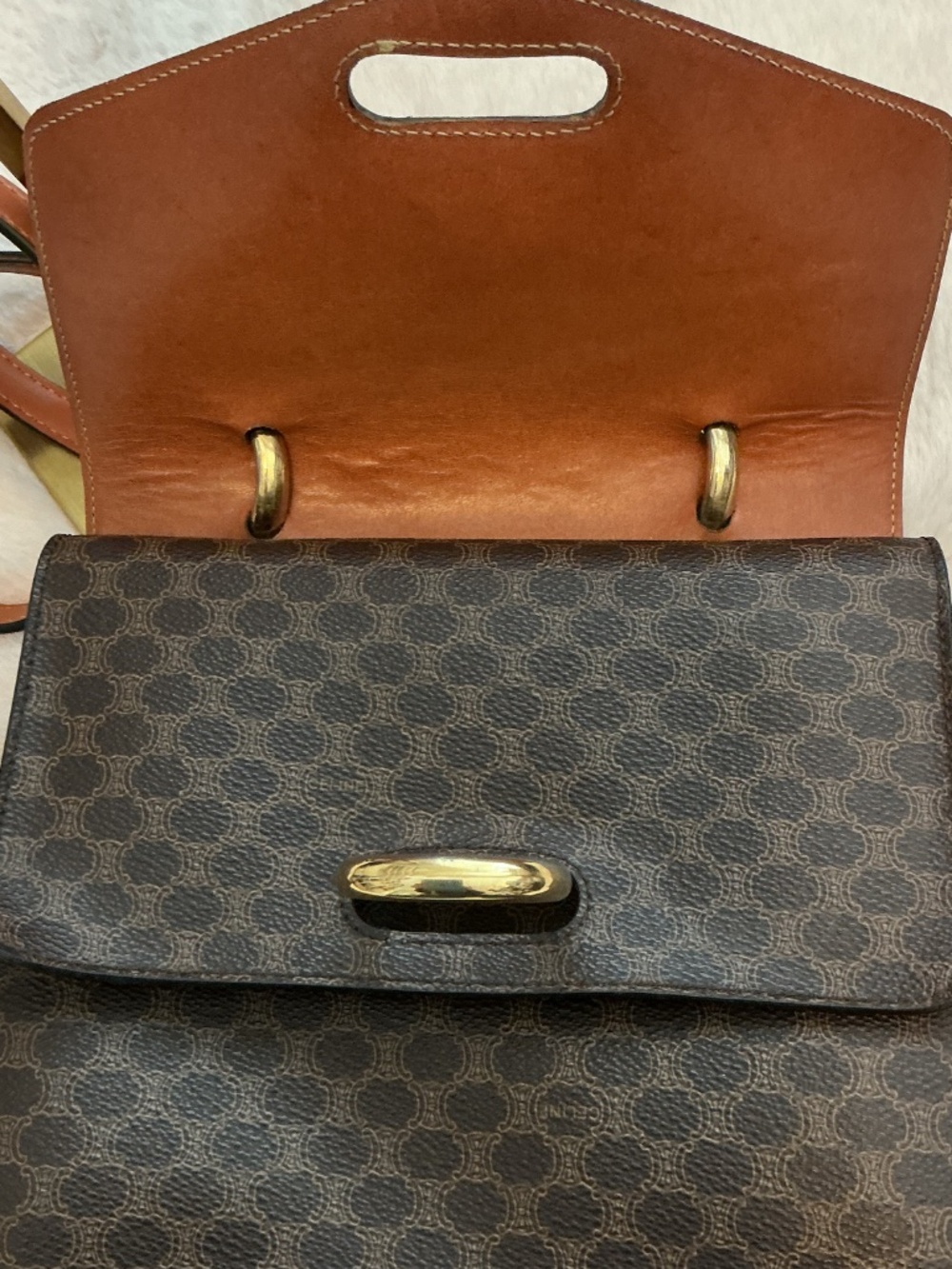 CELINE SMALL CROSSBODY WITH 2 FRONT COMPARTMENTS And CROSSBODY ADJUST STRAP - Picture 8 of 9